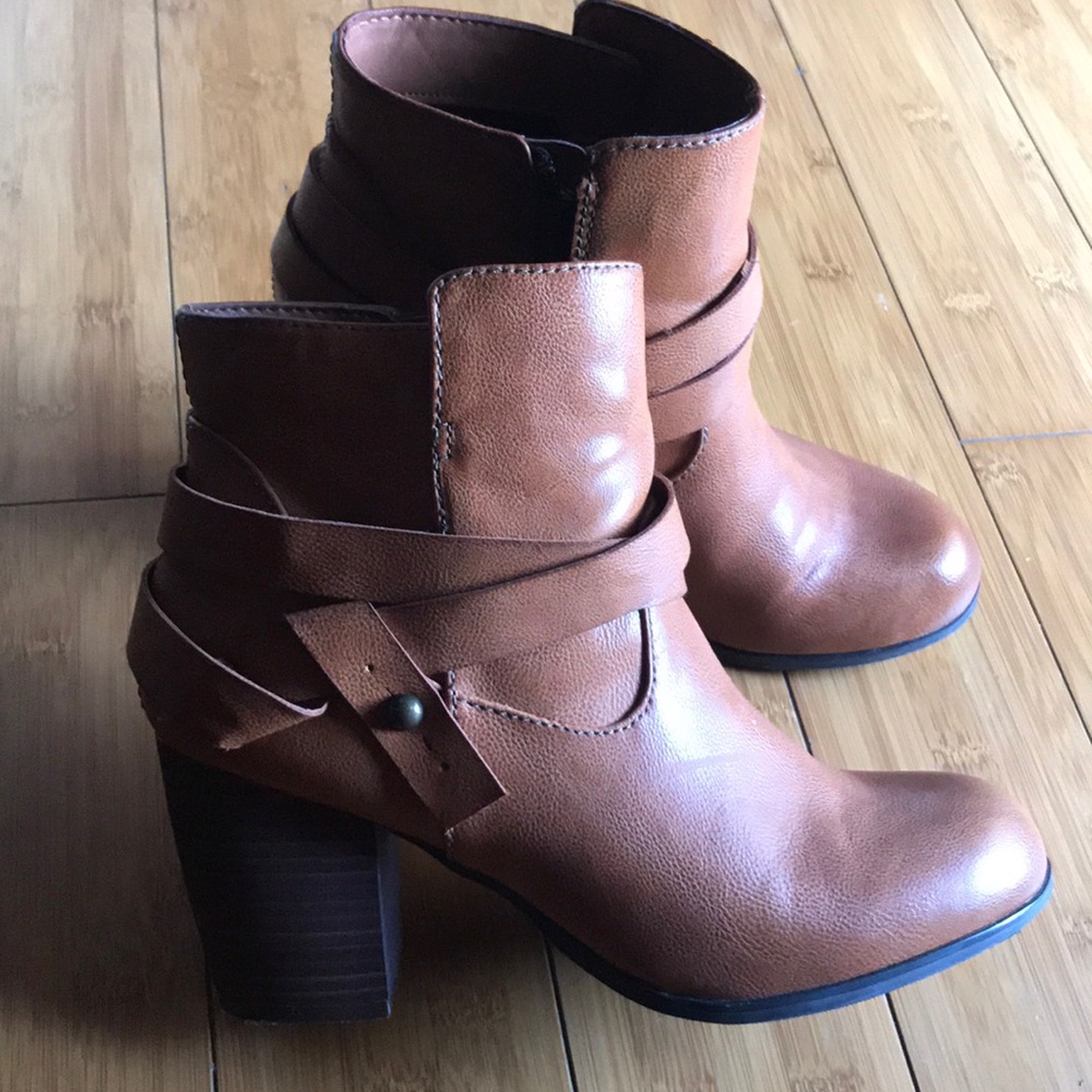 🚫SOLD🚫American Eagle boots camel color